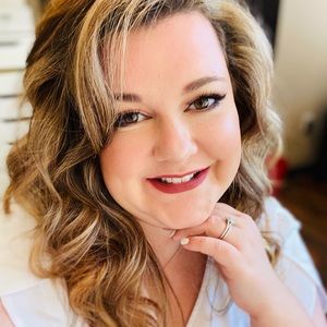 Meet your Posher, Adrienne